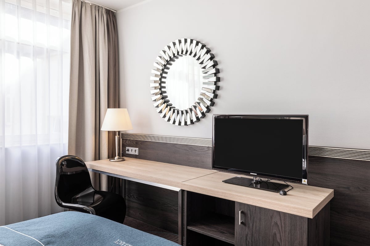 Hypoallergeen beddengoed, een kluis op de kamer, een bureau
