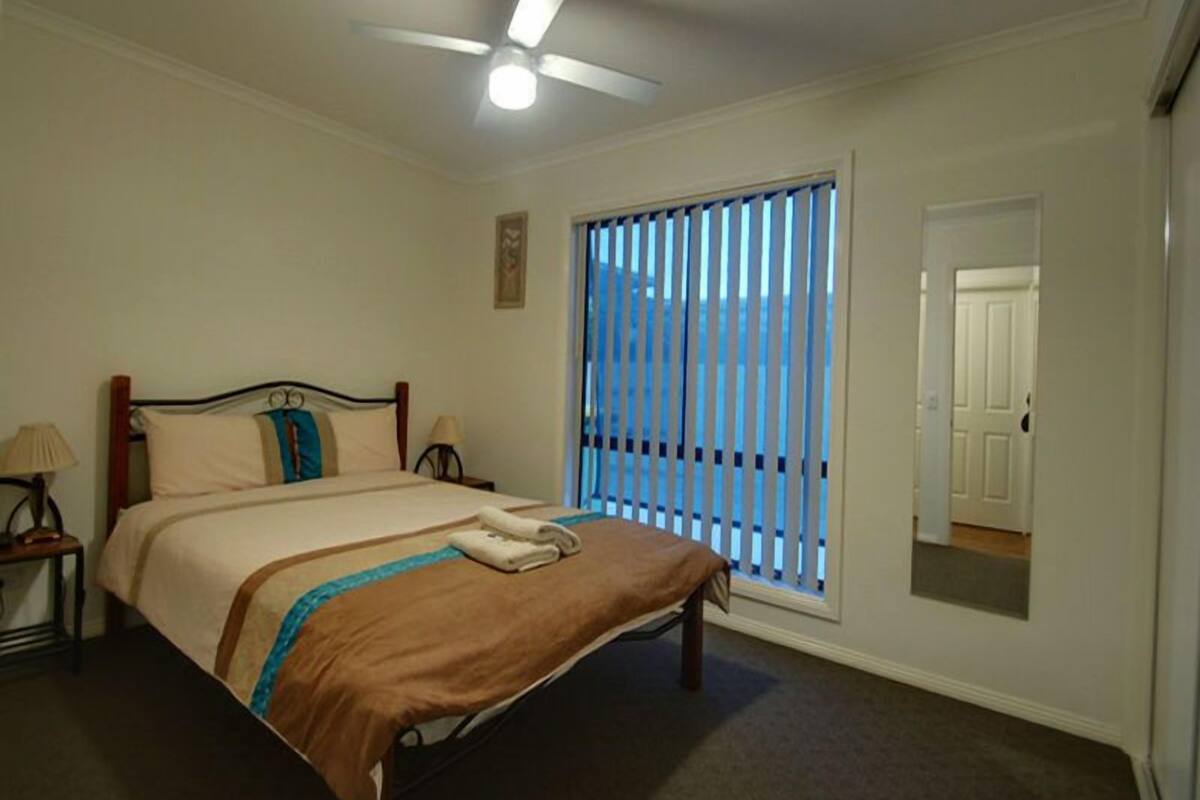 Iron/ironing board, free cots/infant beds, bed sheets