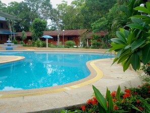 Outdoor pool - Saksuay Klangdoi Resort (Mae Hong Son)