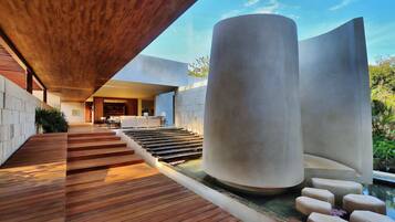 Salas de tratamiento para parejas, sauna y tina de hidromasaje