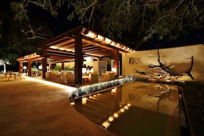 2 restaurants, breakfast, lunch, dinner served; Mexican cuisine