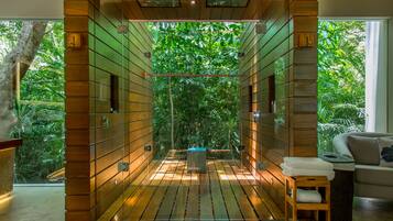 ダブルルーム (Casit) | バスルーム | シャワー、レインフォールシャワー、バスアメニティ (無料)、ヘアドライヤー