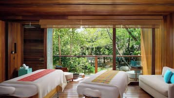 Salas de tratamiento para parejas, sauna y tina de hidromasaje