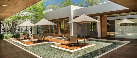 Espace de soins pour les couples, sauna, bain Ă remous, hammam