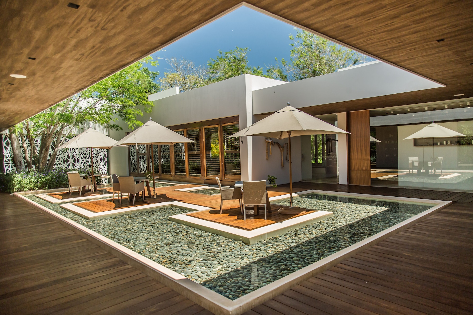 Couples treatment room(s), sauna, hot tub, steam room, body treatments