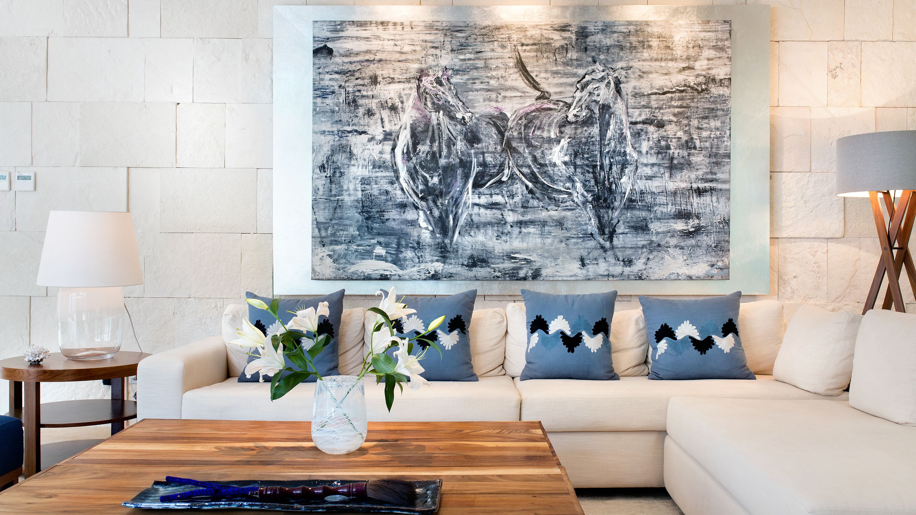 presidential villa | living room | smart tv, netflix