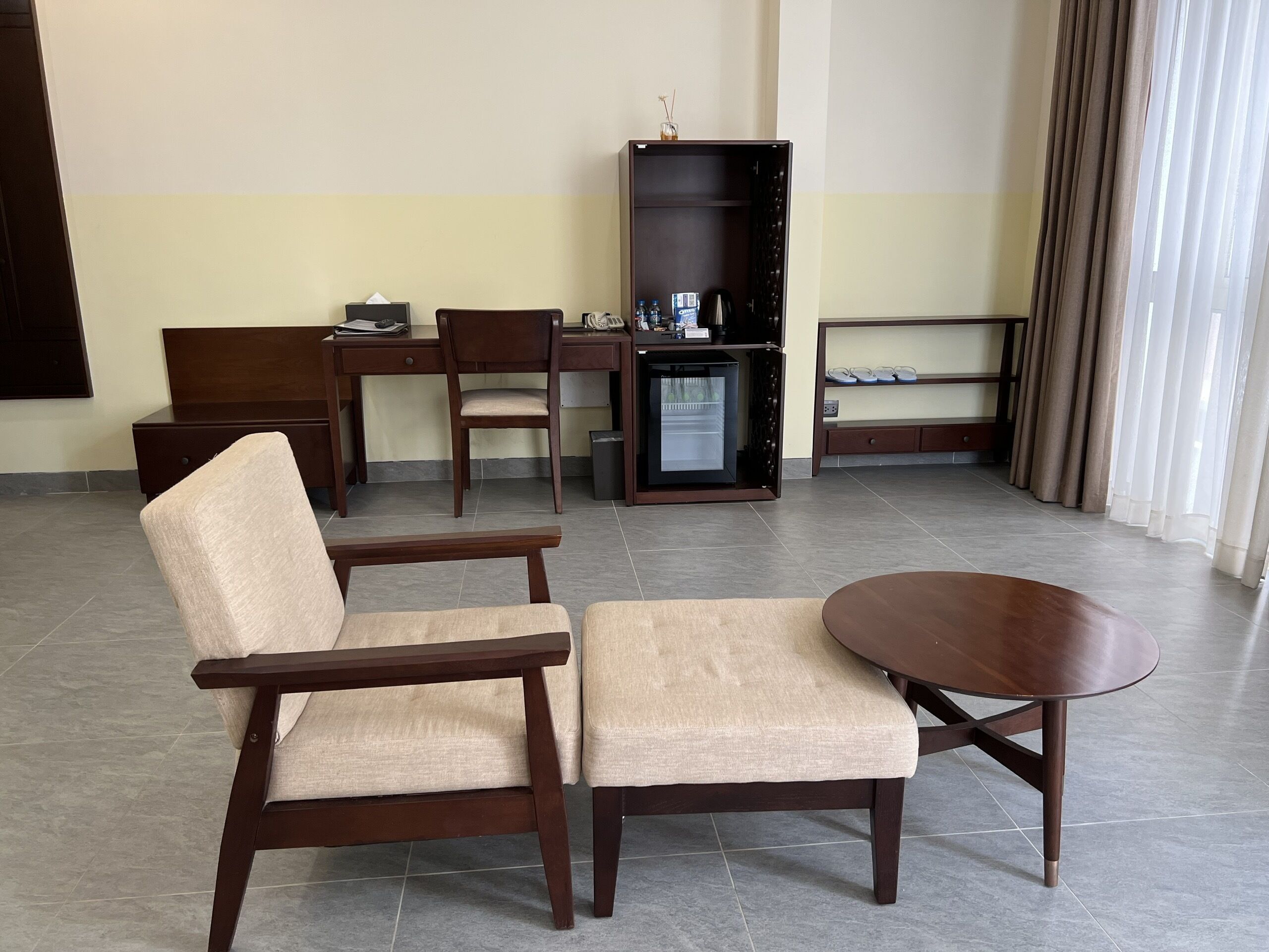 deluxe bathtub with balcony | 1 bedroom, minibar, in-room safe, individually decorated