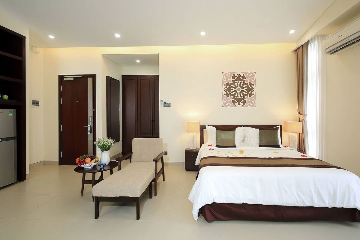 Minibar, in-room safe, desk, blackout curtains