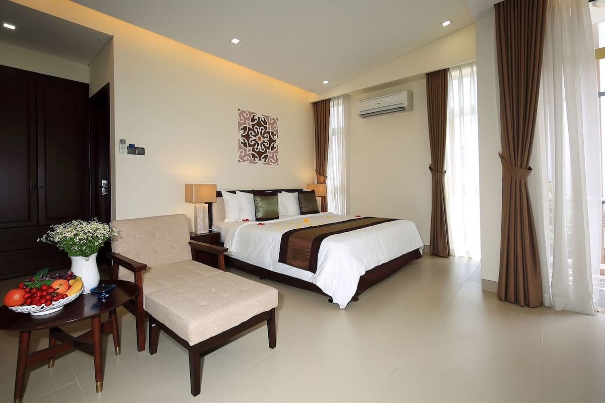 Minibar, in-room safe, desk, blackout curtains