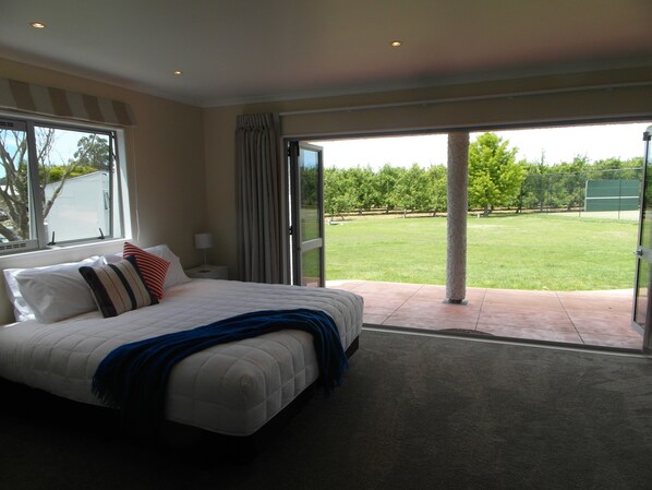 Lodge On St Georges (8 Bedrooms, 5 Bathrooms) | Premium bedding, in-room safe, individually decorated - Cottages on St Andrews (Havelock North)