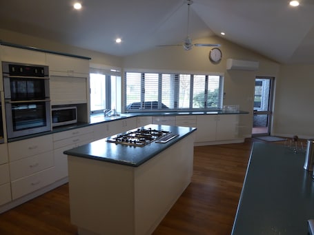 Lodge On St Georges (8 Bedrooms, 5 Bathrooms) | Private kitchen | Fridge, microwave, stovetop, coffee/tea maker