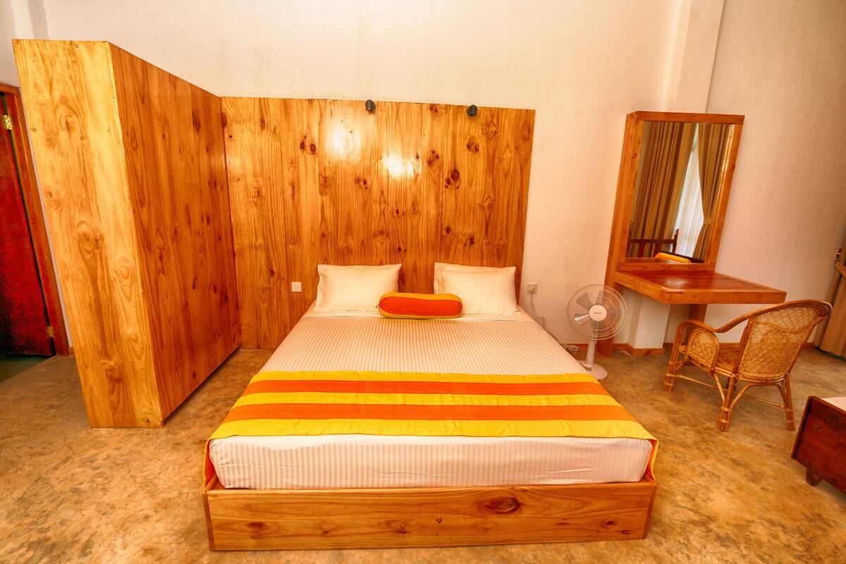 1 Schlafzimmer, hochwertige Bettwaren, Zimmersafe, Schreibtisch