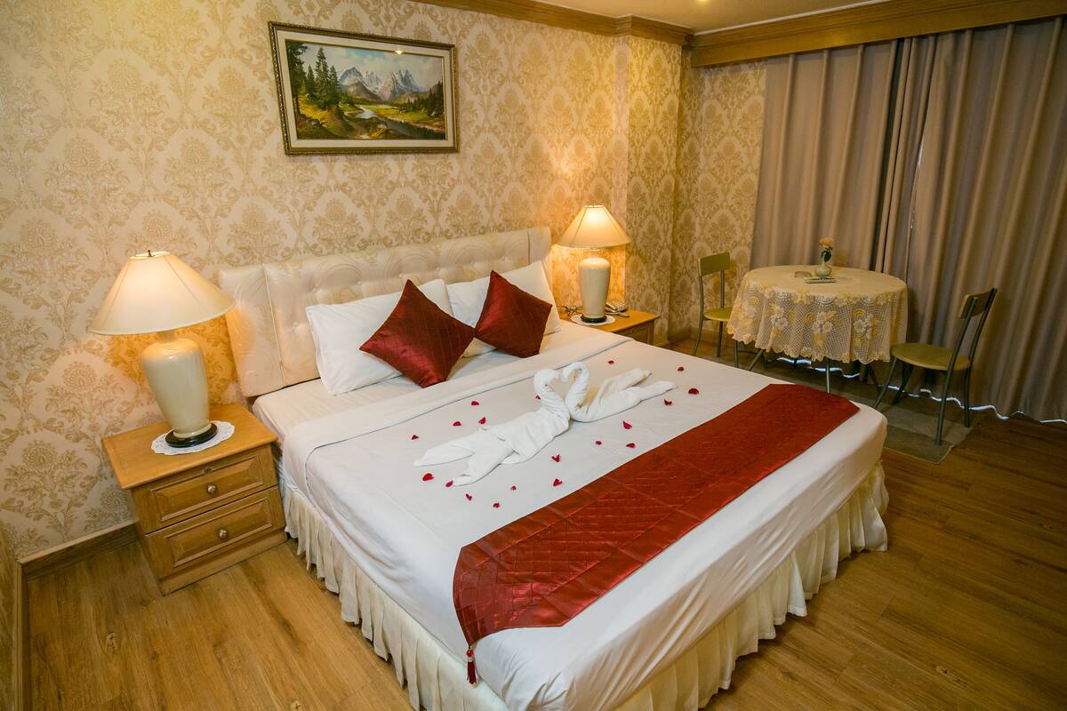 Minibar, desk, rollaway beds, free WiFi