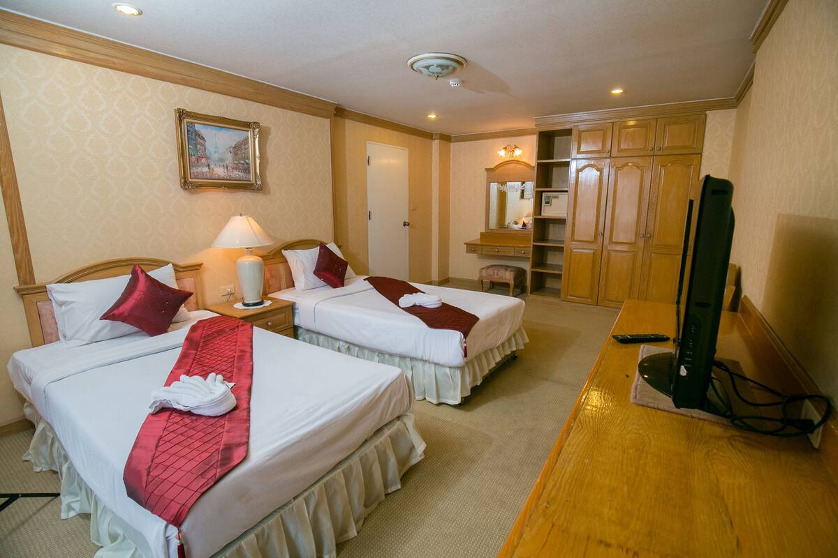 Minibar, desk, rollaway beds, free WiFi