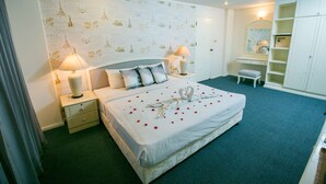 Ratchayothin Suite Double | Minibar, desk, rollaway beds (surcharge), WiFi (free) - Le Paradis Bangkok (Bangkok)