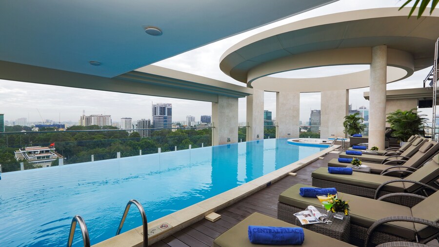 Central Palace Hotel