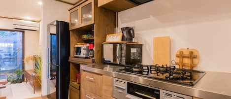 Furnished townhouse (for 1 group) with island kitchen and free bicycles | Private kitchen | Full-size fridge, microwave, oven, stovetop