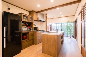 Furnished townhouse (for 1 group) with island kitchen and free bicycles | Private kitchen