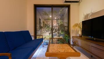 Furnished townhouse (for 1 group) with island kitchen and free bicycles | Living area | 39-inch flat-screen TV with digital channels, TV, DVD player