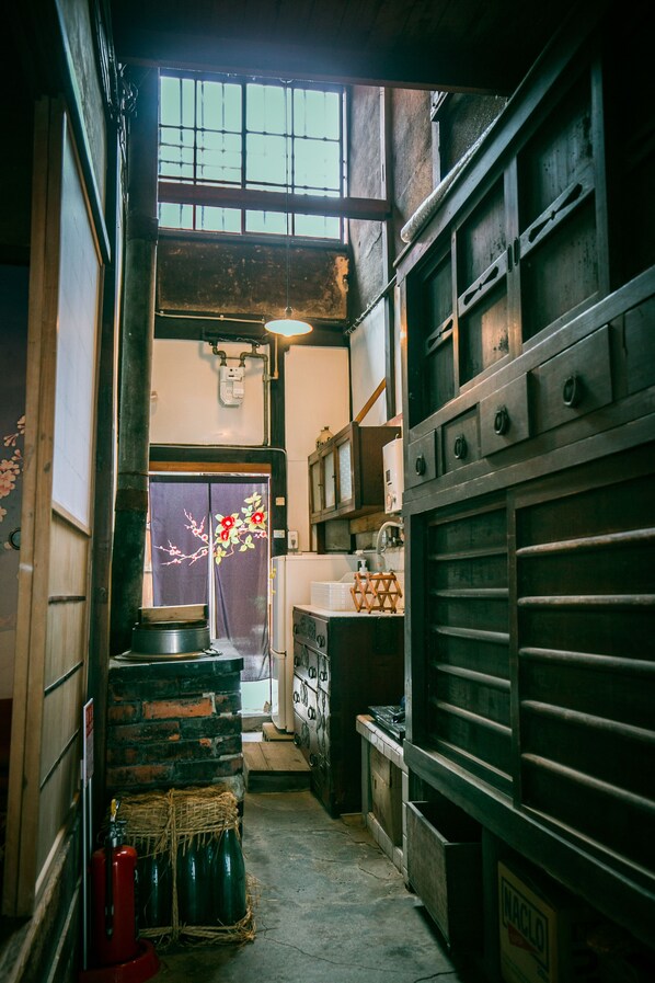 Japanese Style Room | Private kitchen | Fridge, microwave, stovetop, cookware/dishes/utensils