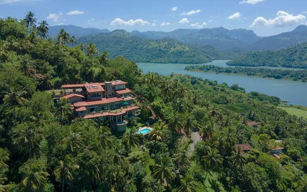 The Albatross, Kandy