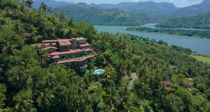 The Albatross, Kandy