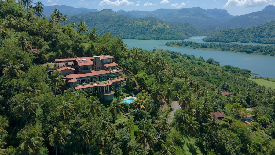 The Albatross, Kandy