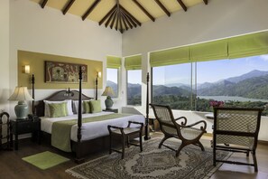 Tee Off Suite | Premium bedding, minibar, in-room safe, individually decorated - The Albatross, Kandy (Maberiyatenna)