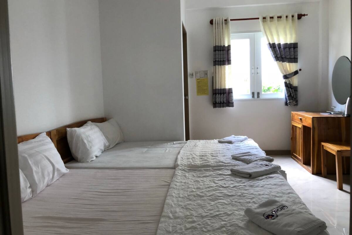 Minibar, bureau, chambres insonorisées, fer et planche à repasser