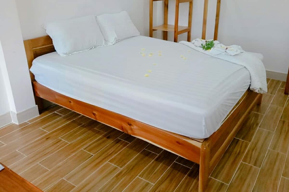 Standard Double Room | Minibar, desk, soundproofing, iron/ironing board