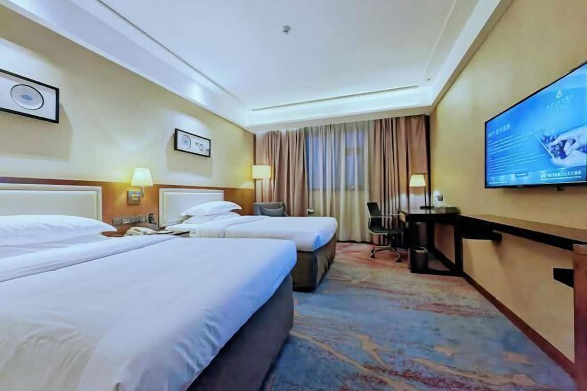 In-room safe, desk, soundproofing, free WiFi
