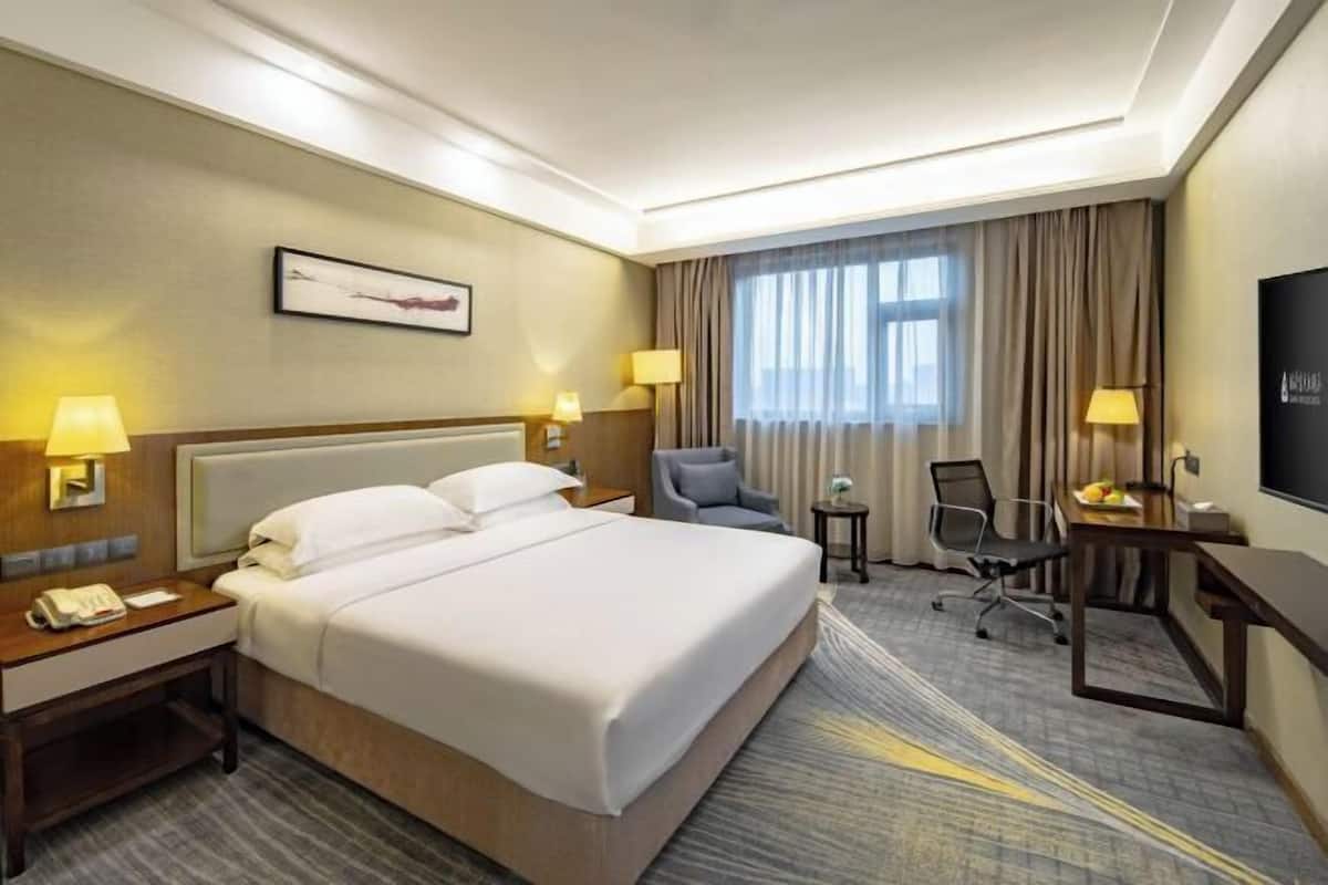 In-room safe, desk, soundproofing, free WiFi