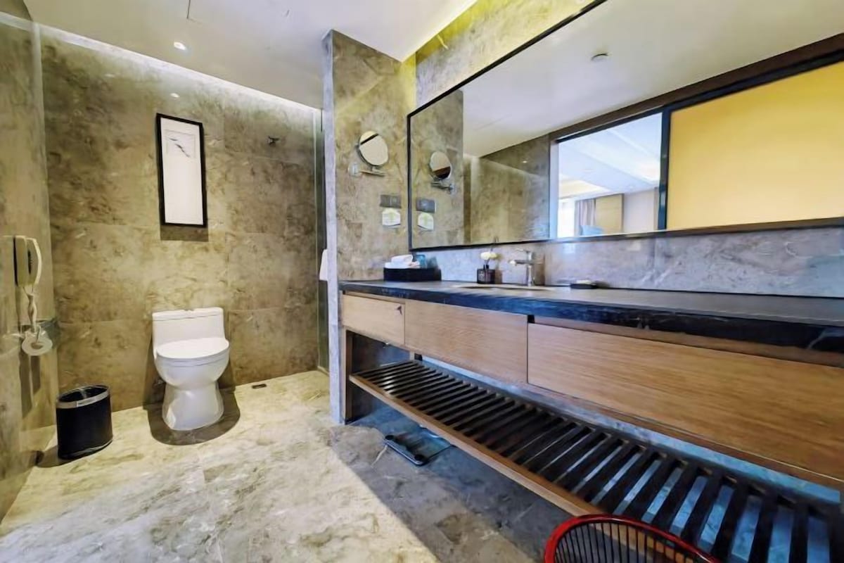 Bathroom | Free toiletries, hair dryer, bathrobes, slippers