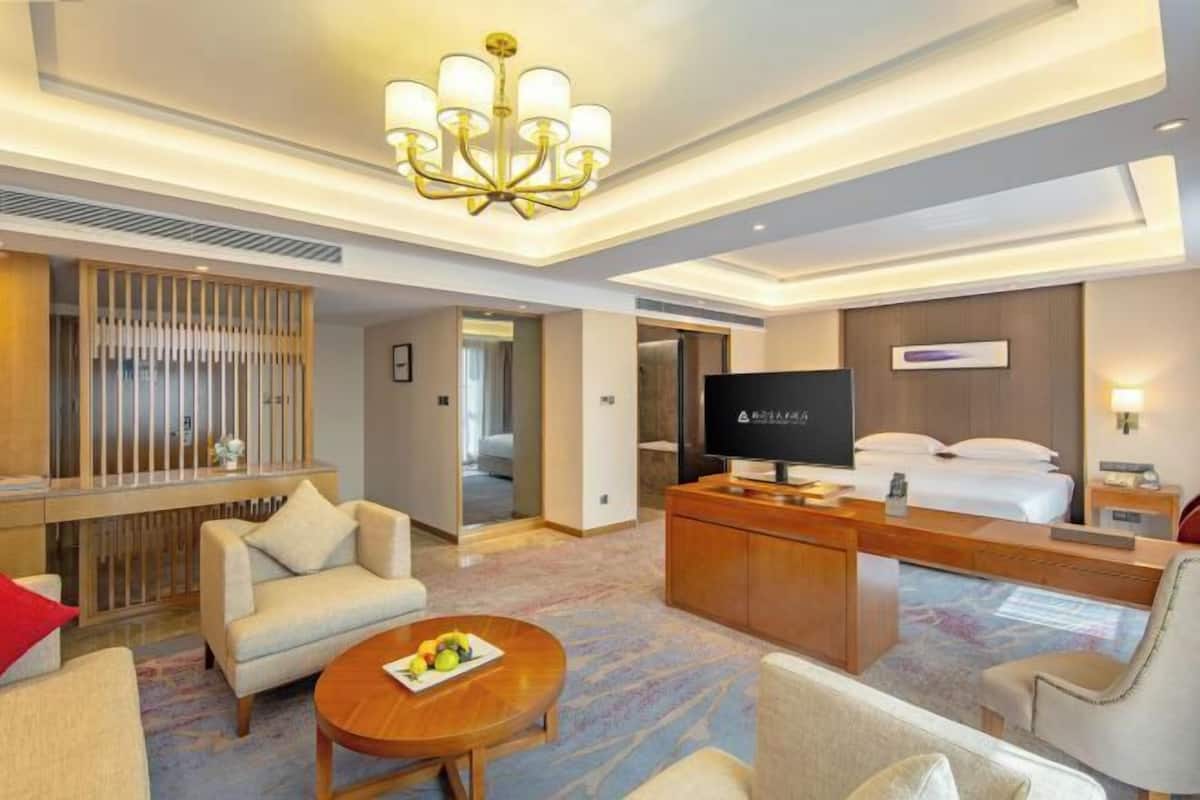 In-room safe, desk, soundproofing, free WiFi