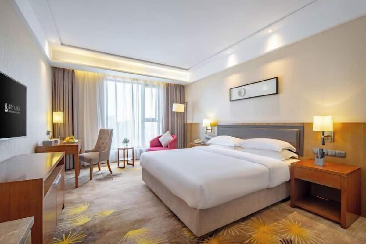 In-room safe, desk, soundproofing, free WiFi