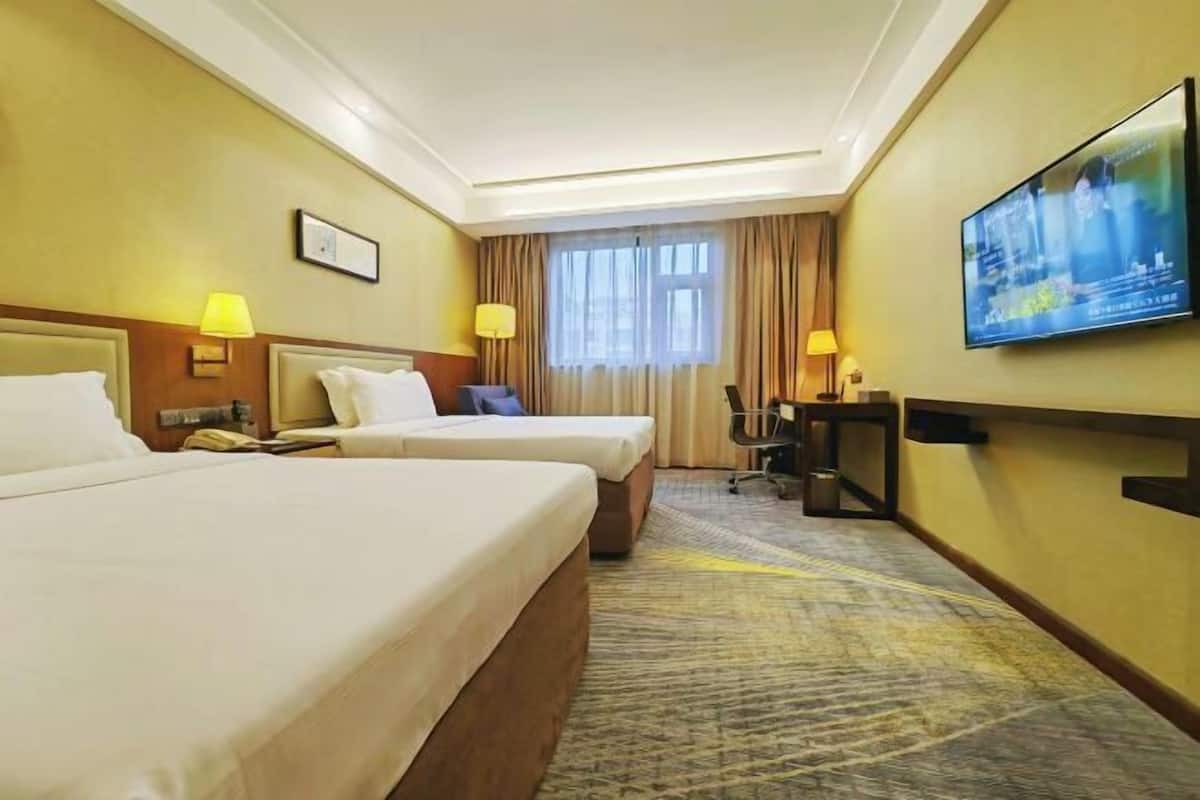In-room safe, desk, soundproofing, free WiFi