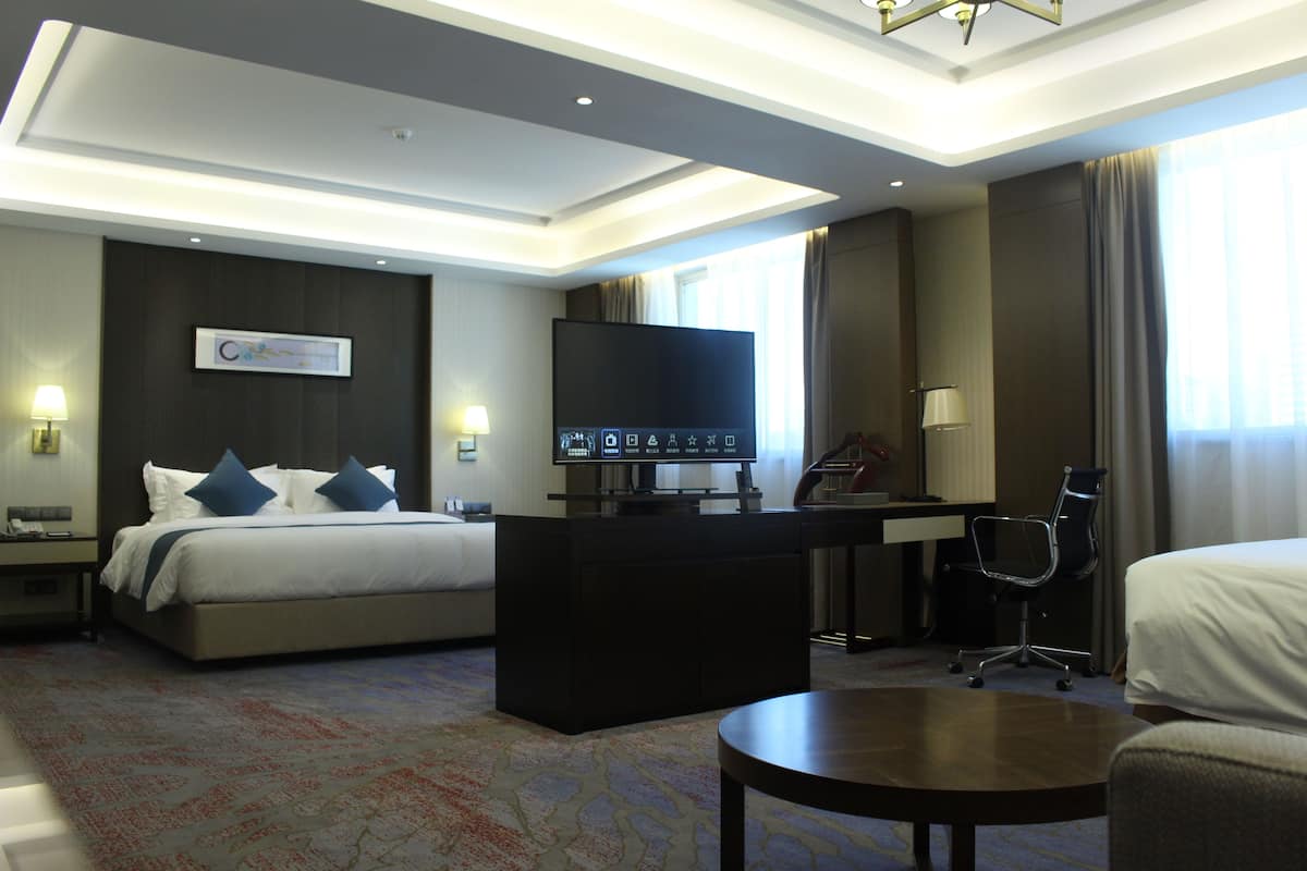 In-room safe, desk, soundproofing, free WiFi