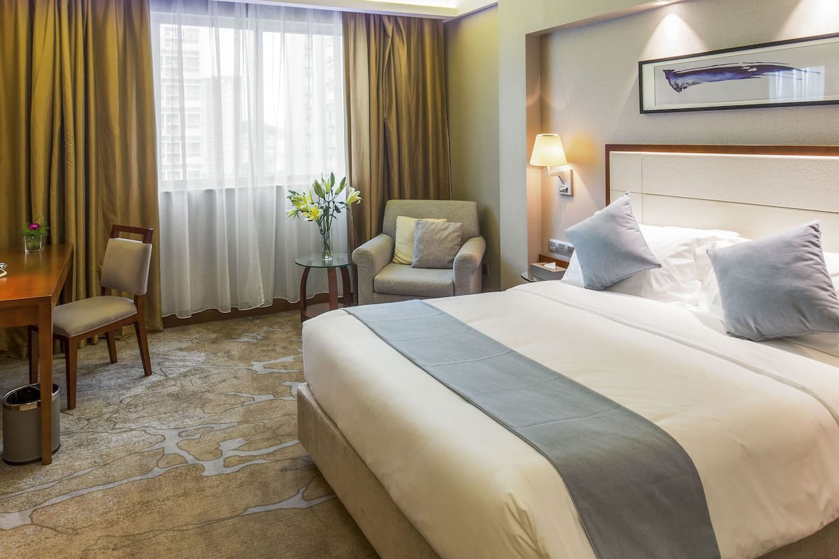 In-room safe, desk, soundproofing, free WiFi