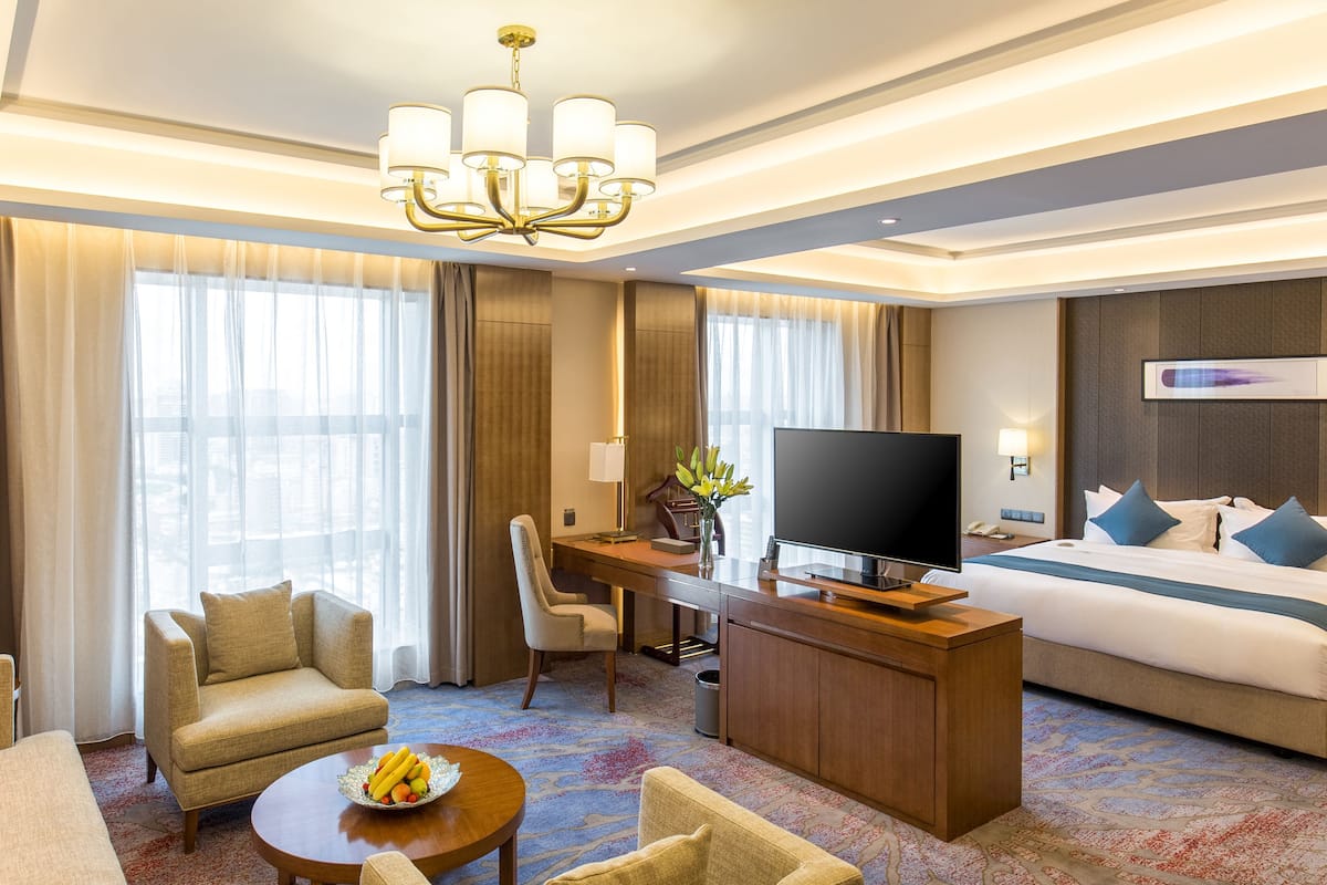 In-room safe, desk, soundproofing, free WiFi