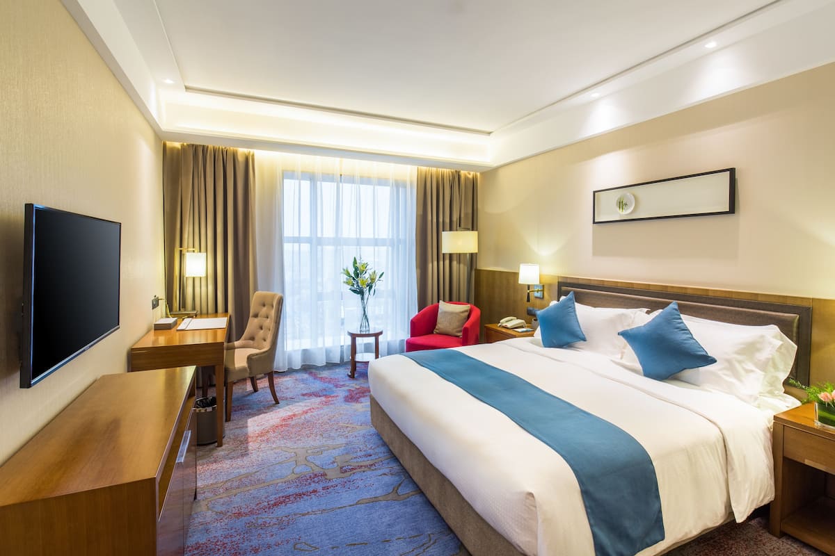 In-room safe, desk, soundproofing, free WiFi