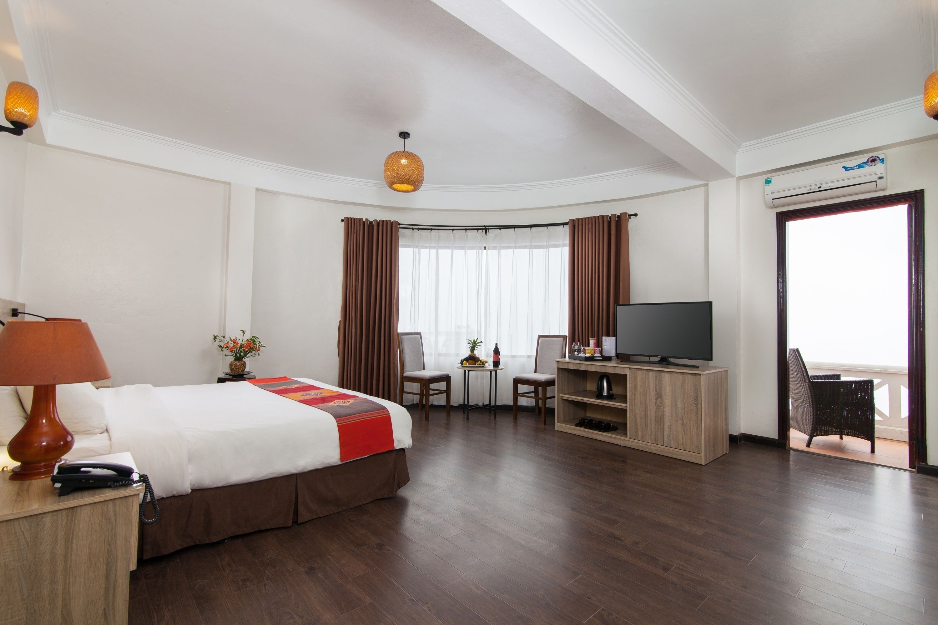 deluxe moutain view | minibar, in-room safe, desk, blackout curtains