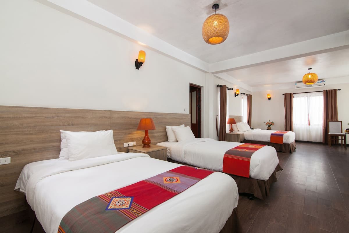 Family Suite, Mountain View | Bar mini, peti besi dalam bilik, meja, langsir/tirai gelap terus 