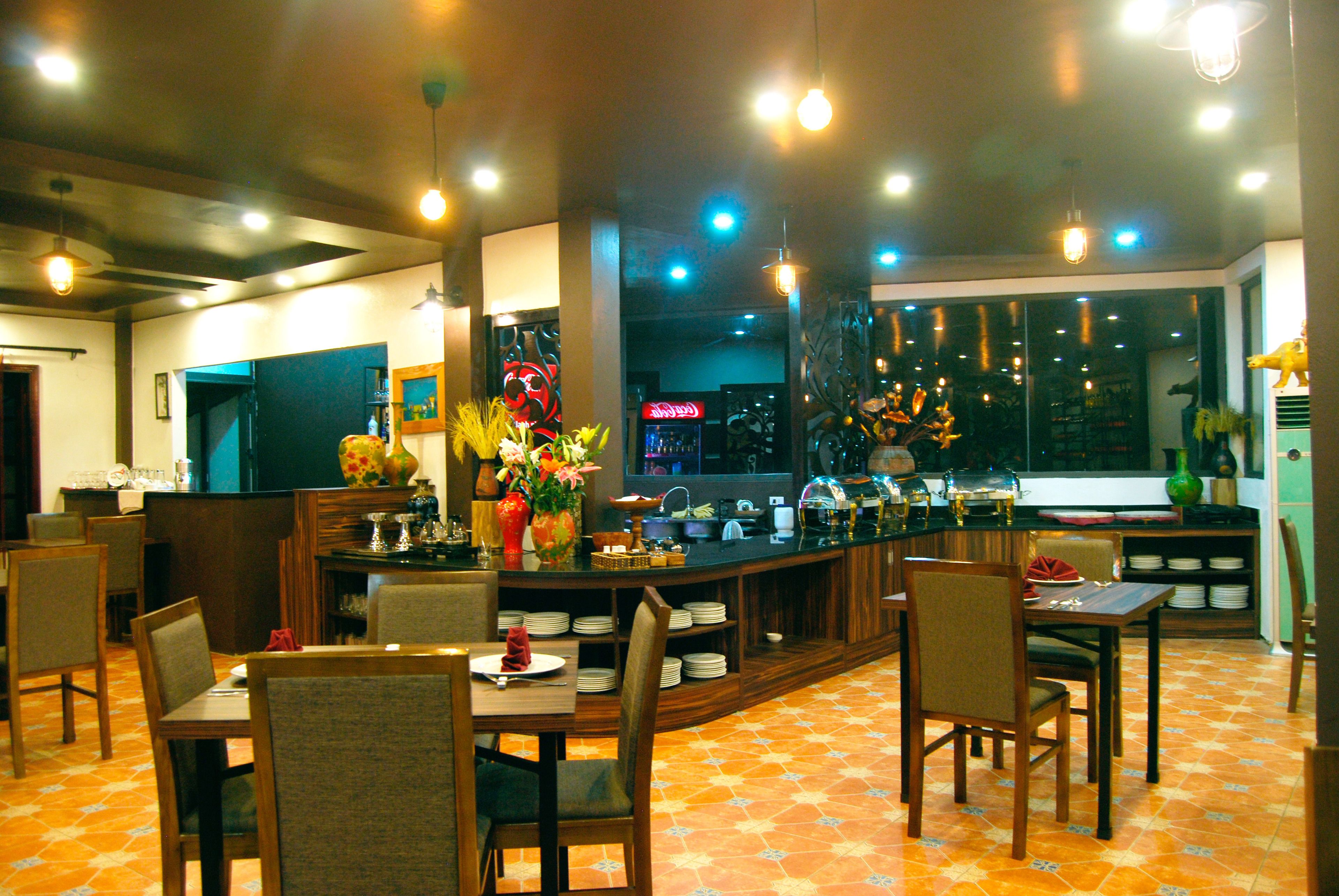 breakfast, lunch, dinner served; international cuisine