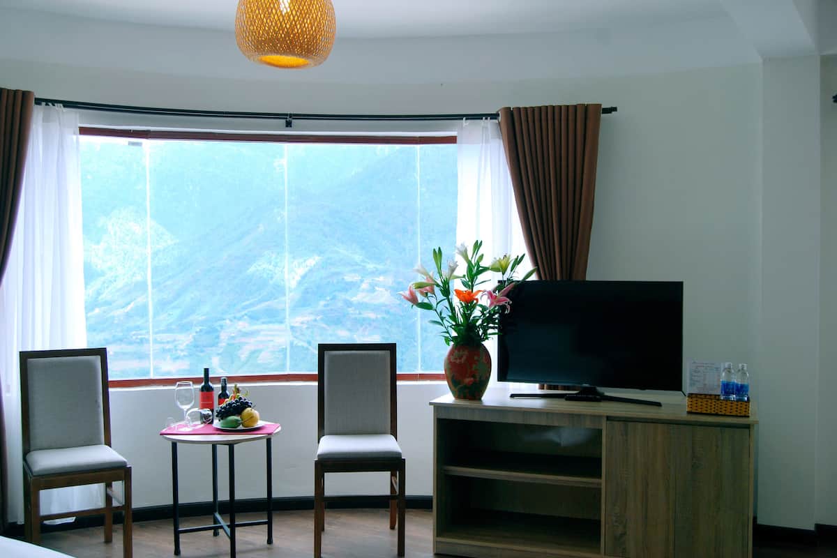 Minibar, in-room safe, desk, blackout drapes