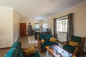 Luxe cottage, 2 slaapkamers, uitzicht op bergen | Woonruimte