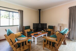 럭셔리 코티지, 침실 2개, 산 전망 | 거실 공간