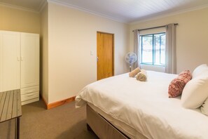 Luxury Cottage, 3 Bedrooms, Mountain View - Kamberg Valley Hideaway (Elandskop)