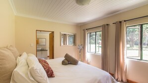 Luxury Cottage, 3 Bedrooms, Mountain View - Kamberg Valley Hideaway (Elandskop)