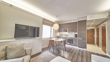 Golf Apartment | In-room dining