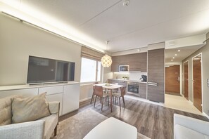 Golf Apartment | Ruokailu omassa huoneessa